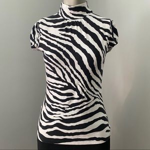 EXPRESS | Turtle neck shortsleeved zebra print